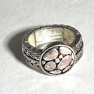 Silver toned fashion ring NWOT OS